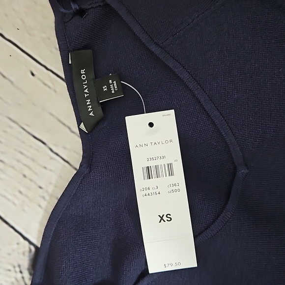 Ann Taylor Navy/White V-Neck Blouse NWT Size XS - Picture 3 of 5